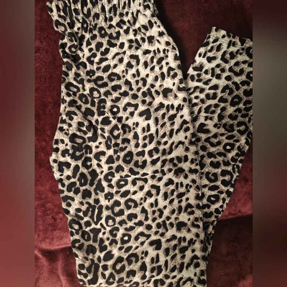 Animal print leggings